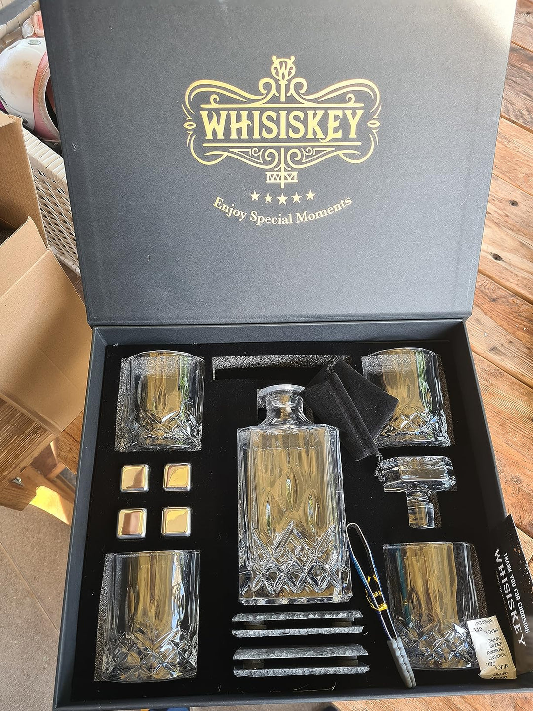 classic_decanter_with_4_glasses_in_gift_box