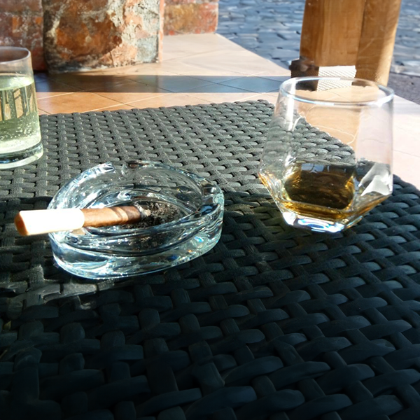 diamond_shaped_whiskey_glass_with_cigar_next_to_it