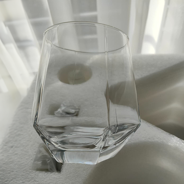 diamond_whiskey_glass_from_whisiskey