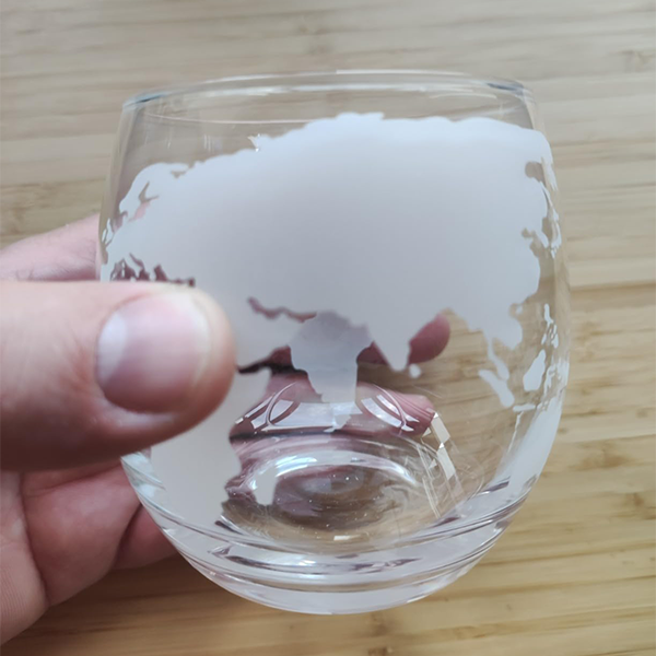 hand_holding_world_map_whiskey_glass