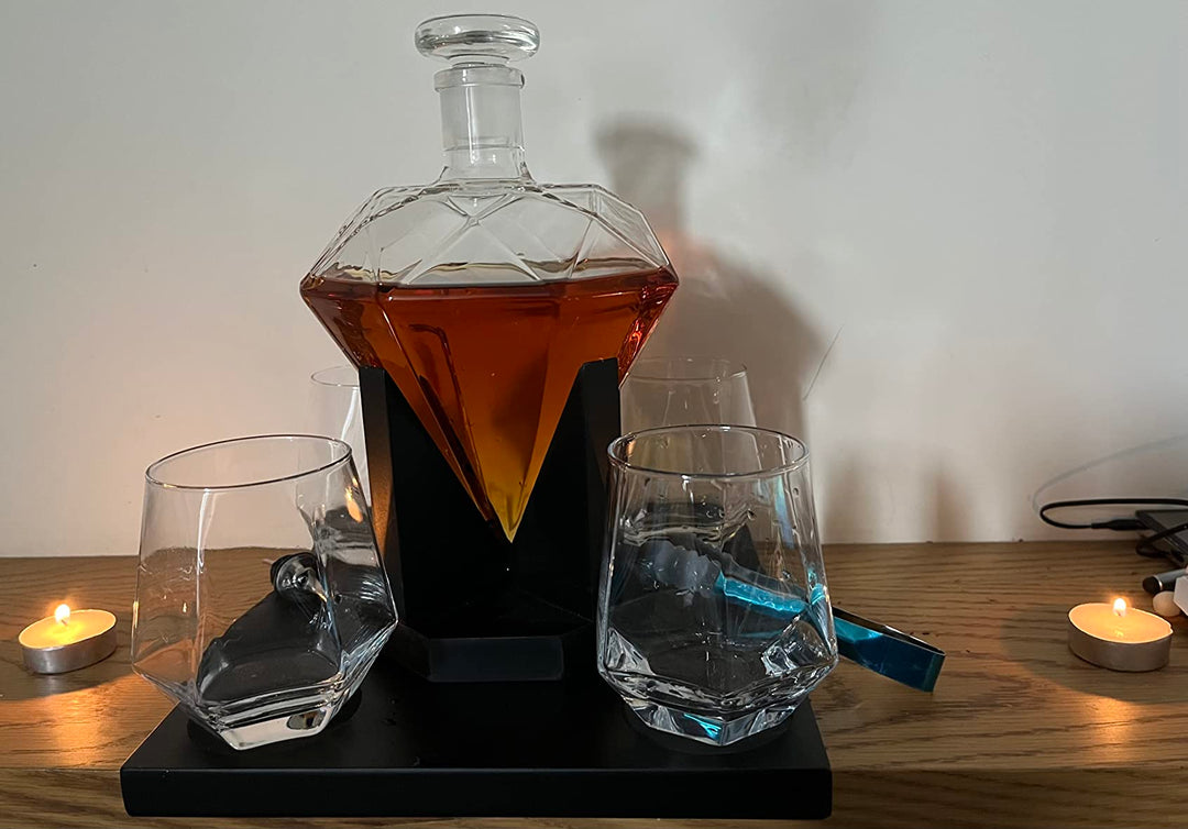 jewel_decanter_4_glasses_and_lights_on_table