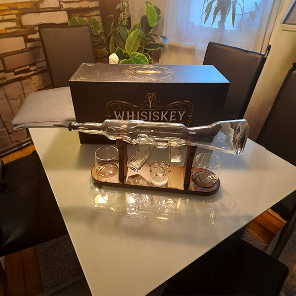 rifle_ak47_whiskey_decanter_on_table_with_giftbox_and_accessories