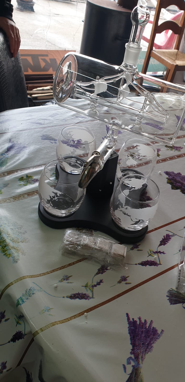 sailing_ship_whiskey_decanter_with_accessories_on_table