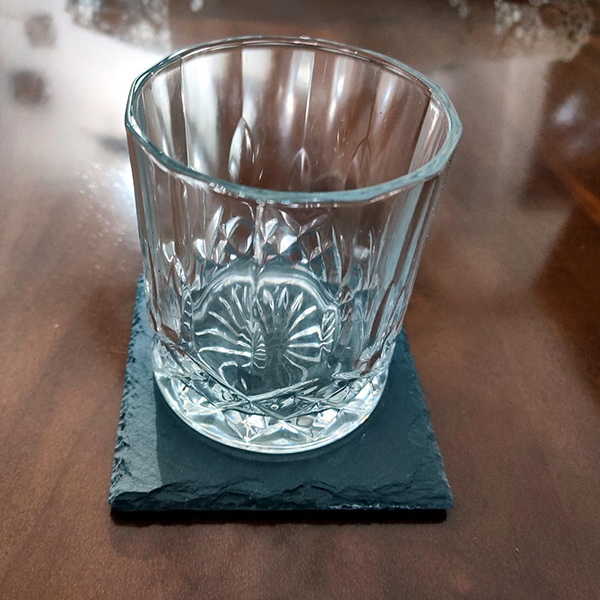 single_whiskey_glass_tumbler_on_coaster