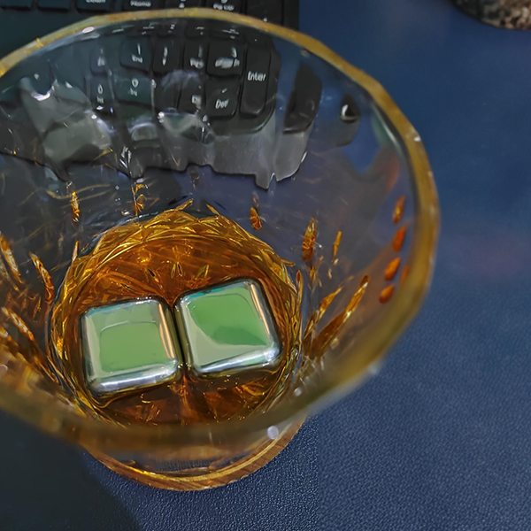 stainless_steel_whiskey_stones_in_tumbler_glass_with_whiskey