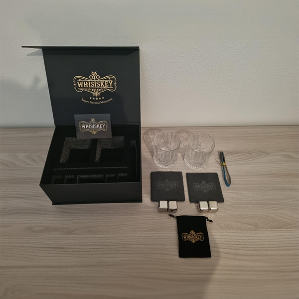 whiskey_gift_set_with_stainless_steel_cooling_stones_and_two_tumblers