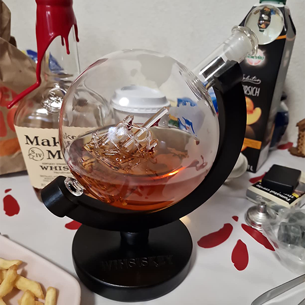 whiskey_globe_decanter_with_whiskey_bottle_on_tabel