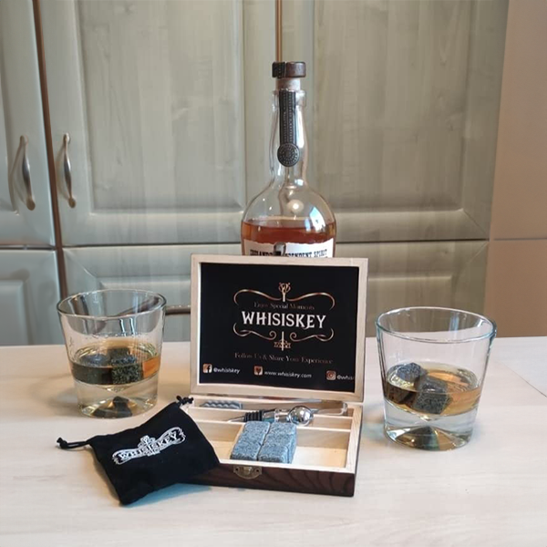 whiskey_stone_gift_set_granite_rocks_with_glasses_and_whiskey_bottle