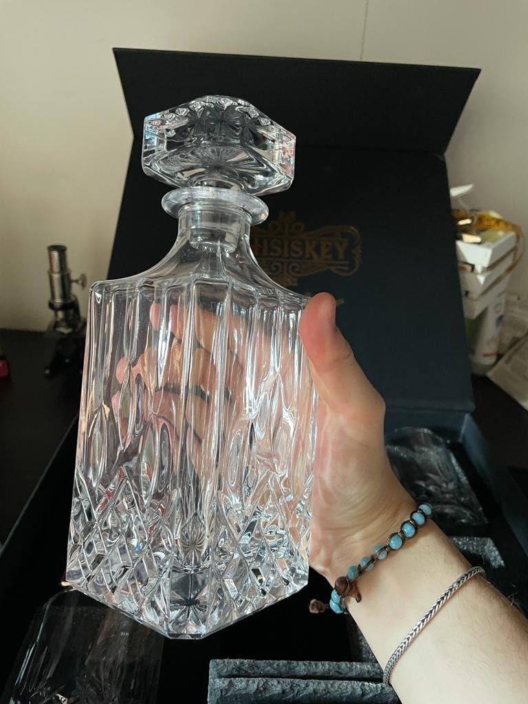 holding_classic_whiskey_decanter_in_hand_with_gift_box