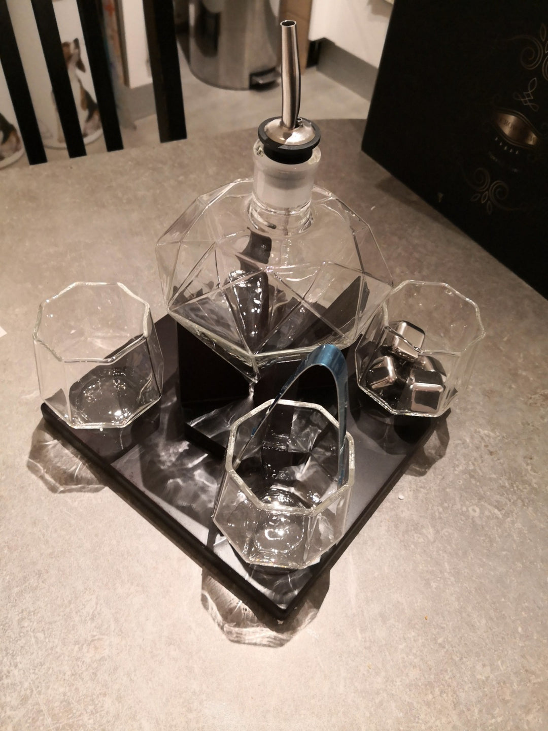 jewel_decanter_on_table_with_4_glasses