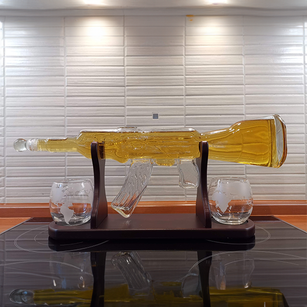 rifle_ak47_whiskey_decanter_on_table_with_whiskey_and_glasses